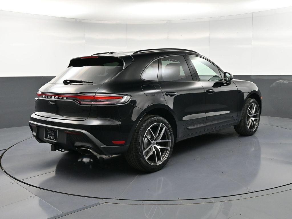 2026 Porsche MACAN BASE — фото 7