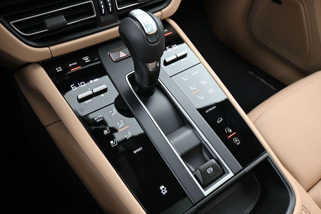 2026 Porsche MACAN BASE — миниатюра 20