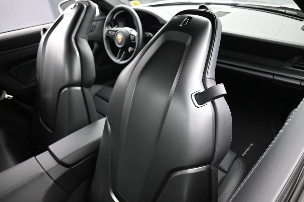 2026 Porsche 911 CARRERA 4 GTS — миниатюра 24