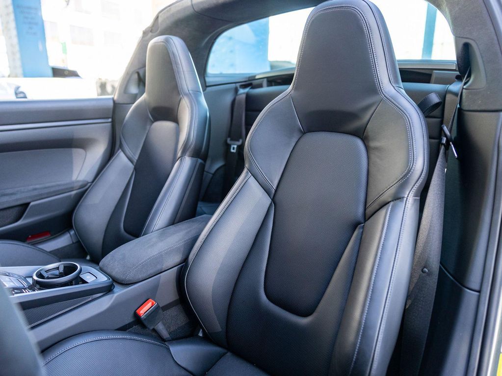 2024 Porsche 911 TARGA 4 GTS — фото 5
