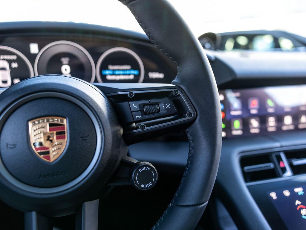 2026 Porsche TAYCAN thumbnail 31