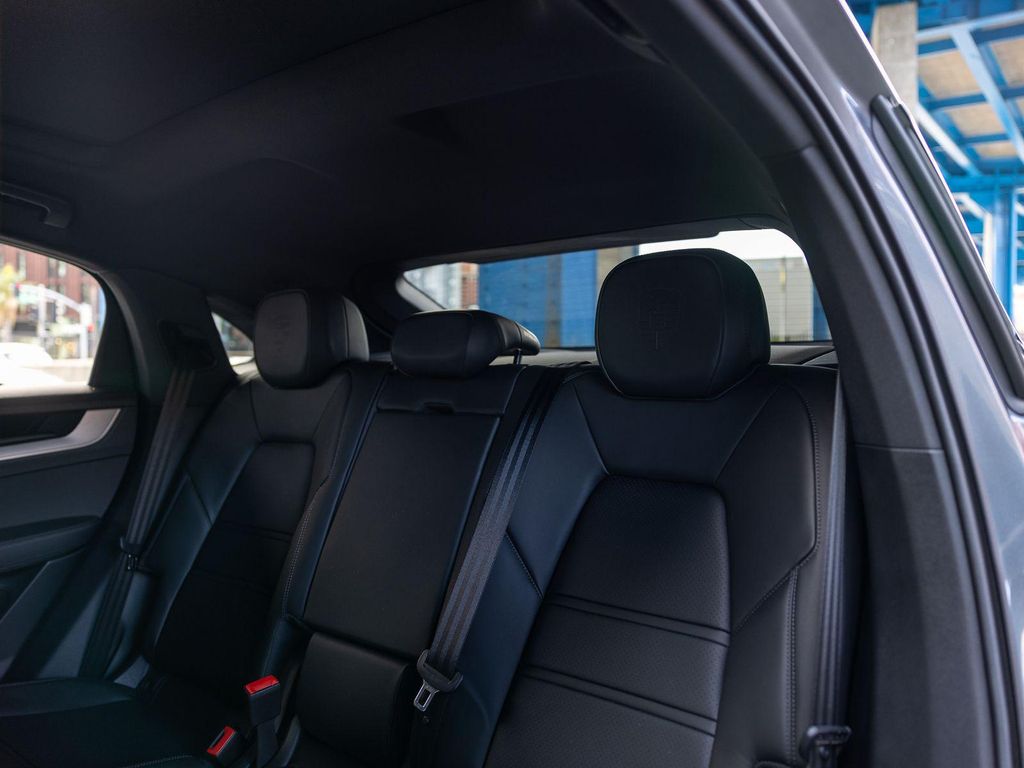 2026 Porsche CAYENNE S — миниатюра 31