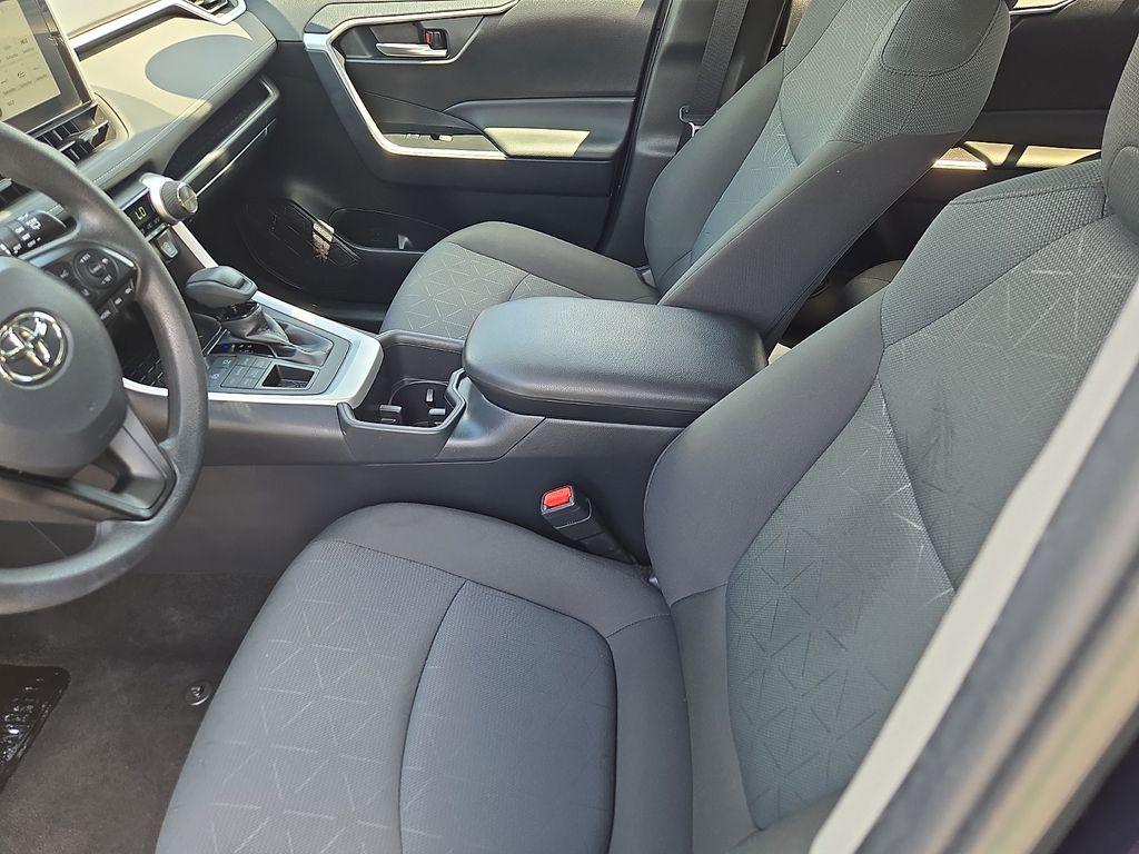 صورة مصغرة 9 لـ 2025 Toyota RAV4 XLE