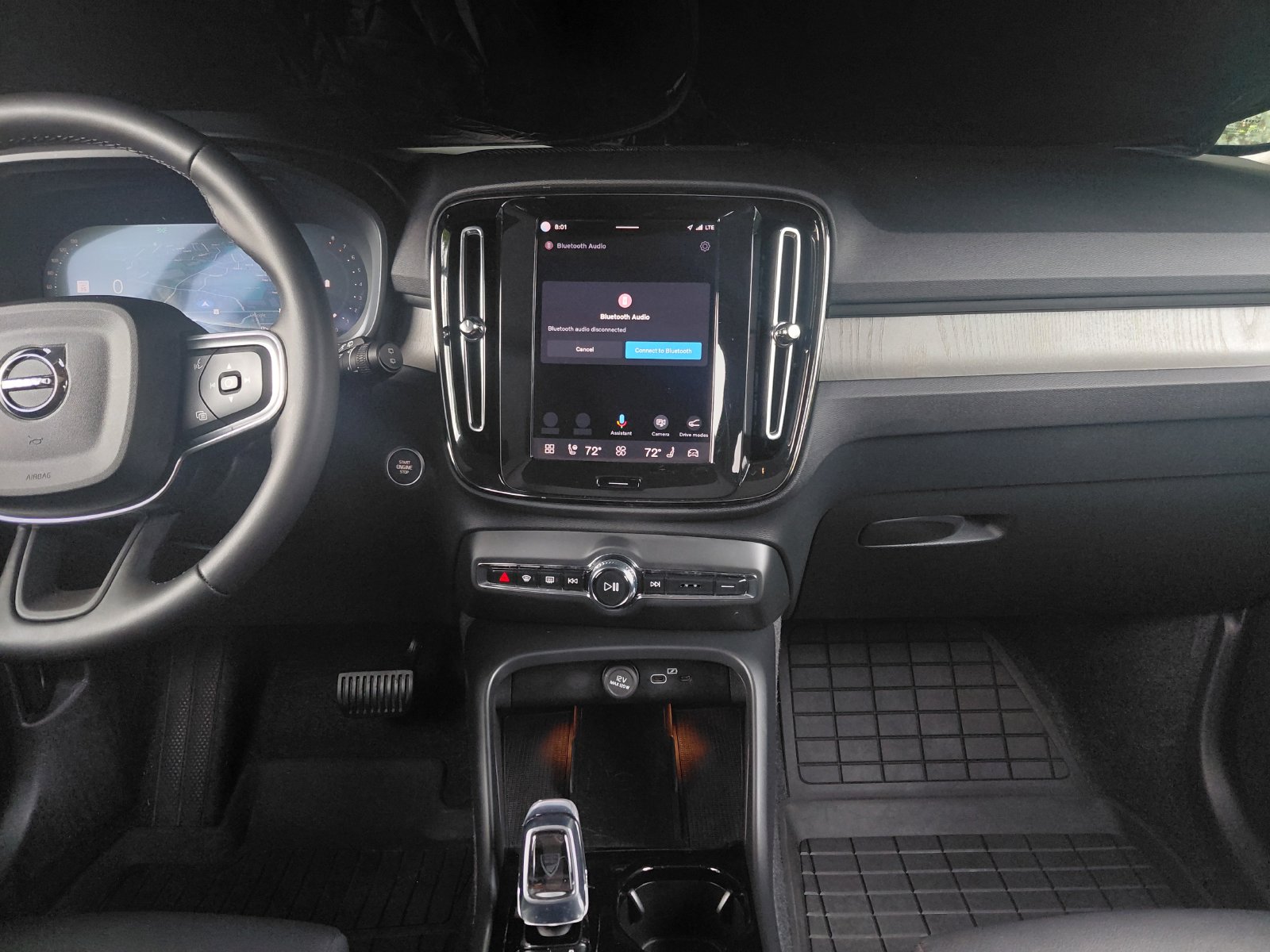 صورة 3 لـ 2025 Volvo XC40 B5 ULTRA DARK THEME