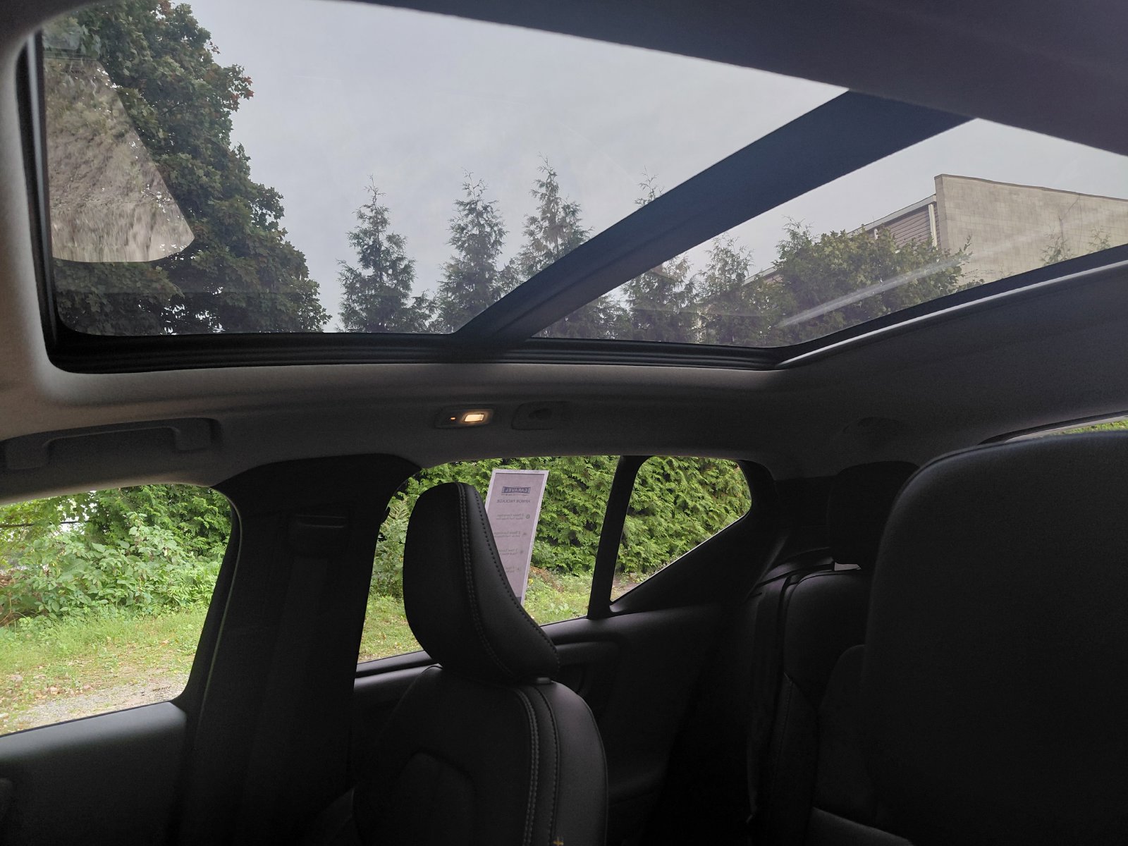 صورة 9 لـ 2025 Volvo XC40 B5 ULTRA DARK THEME