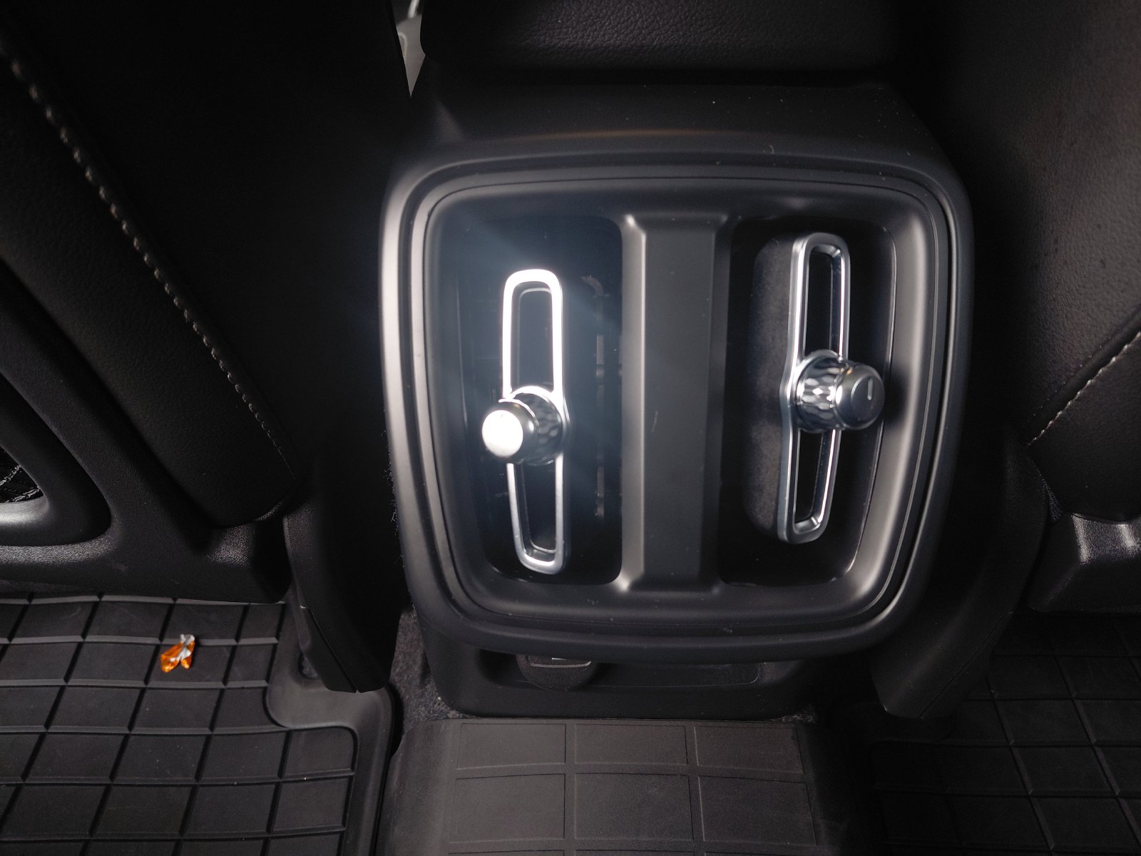 2025 Volvo XC40 B5 ULTRA DARK THEME — миниатюра 16
