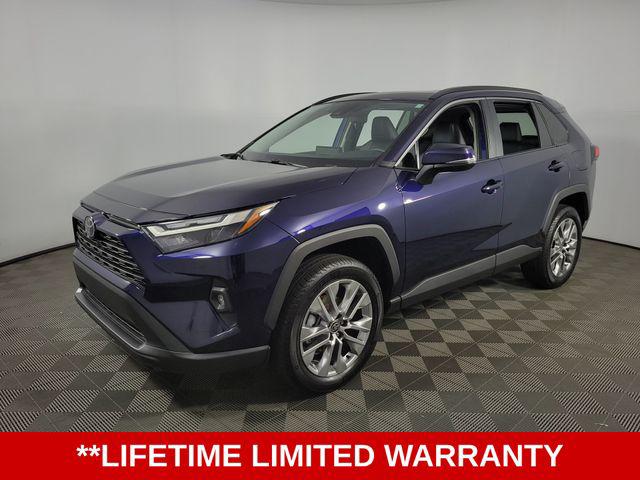 2025 Toyota RAV4 XLE PREMIUM — фото 3