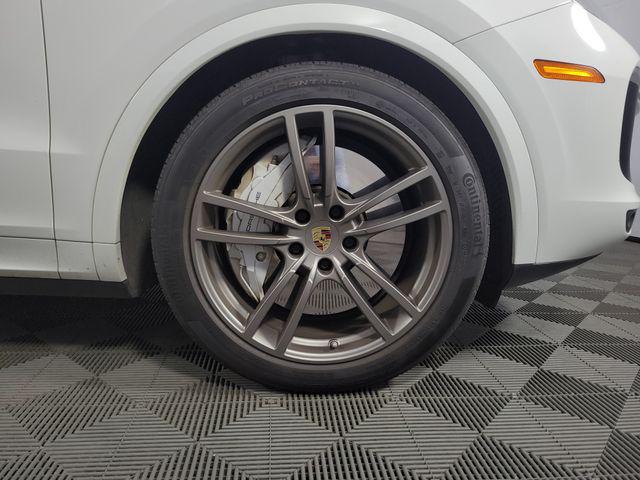2023 Porsche CAYENNE TURBO thumbnail 11