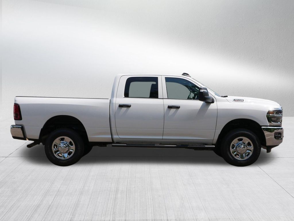 صورة 8 لـ 2026 RAM 2500 TRADESMAN CREW CAB 4X4 6'4' BOX