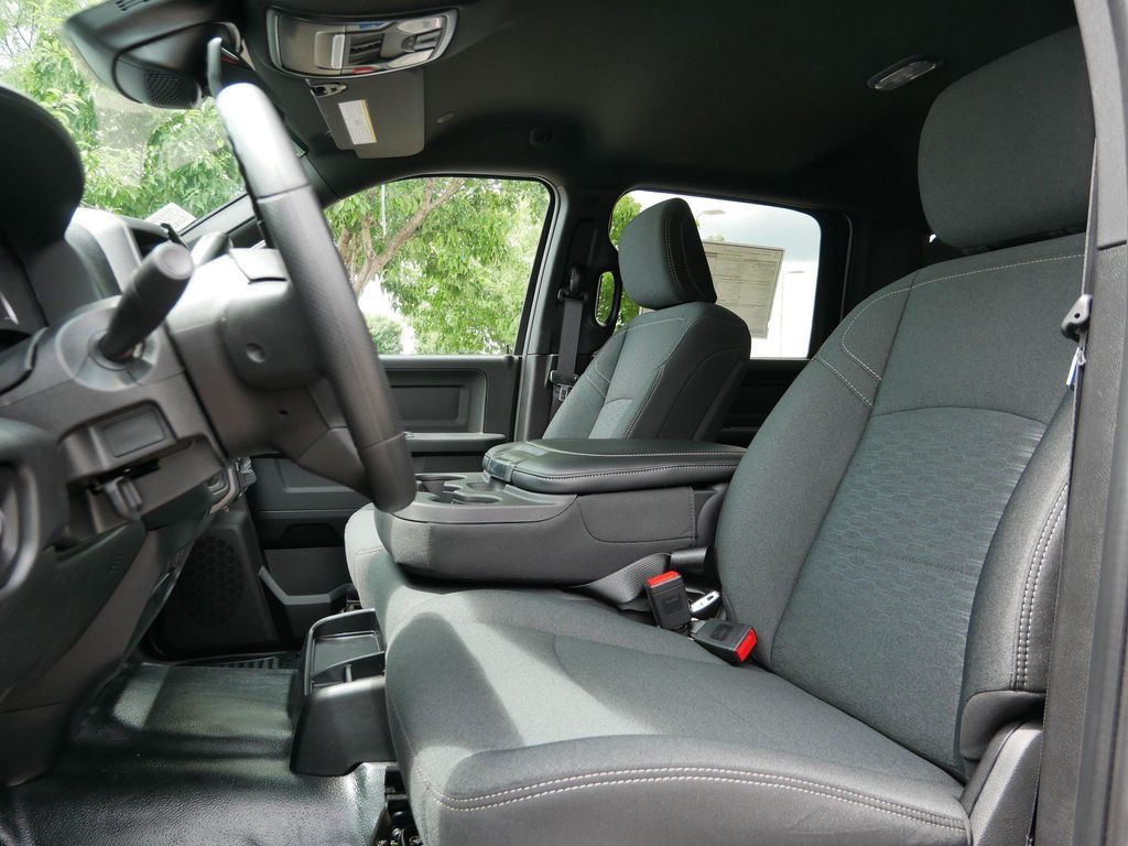 صورة 9 لـ 2026 RAM 2500 TRADESMAN CREW CAB 4X4 8' BOX