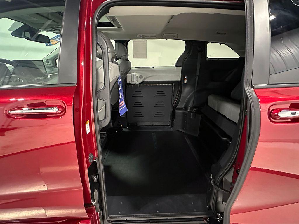 2026 Toyota SIENNA XLE 缩略图 12