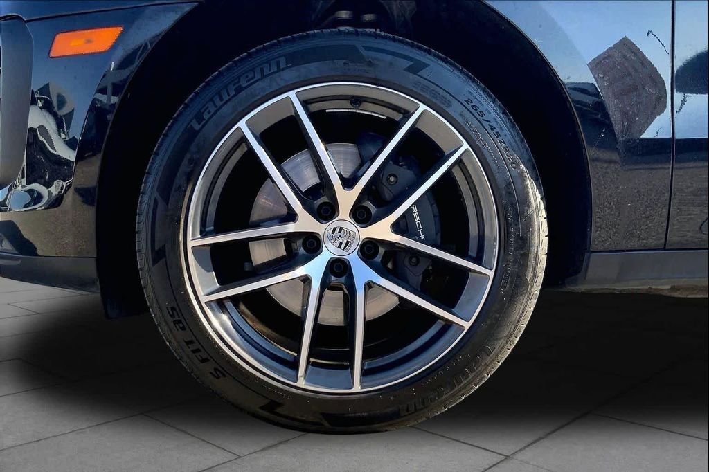 صورة 10 لـ 2025 Porsche MACAN