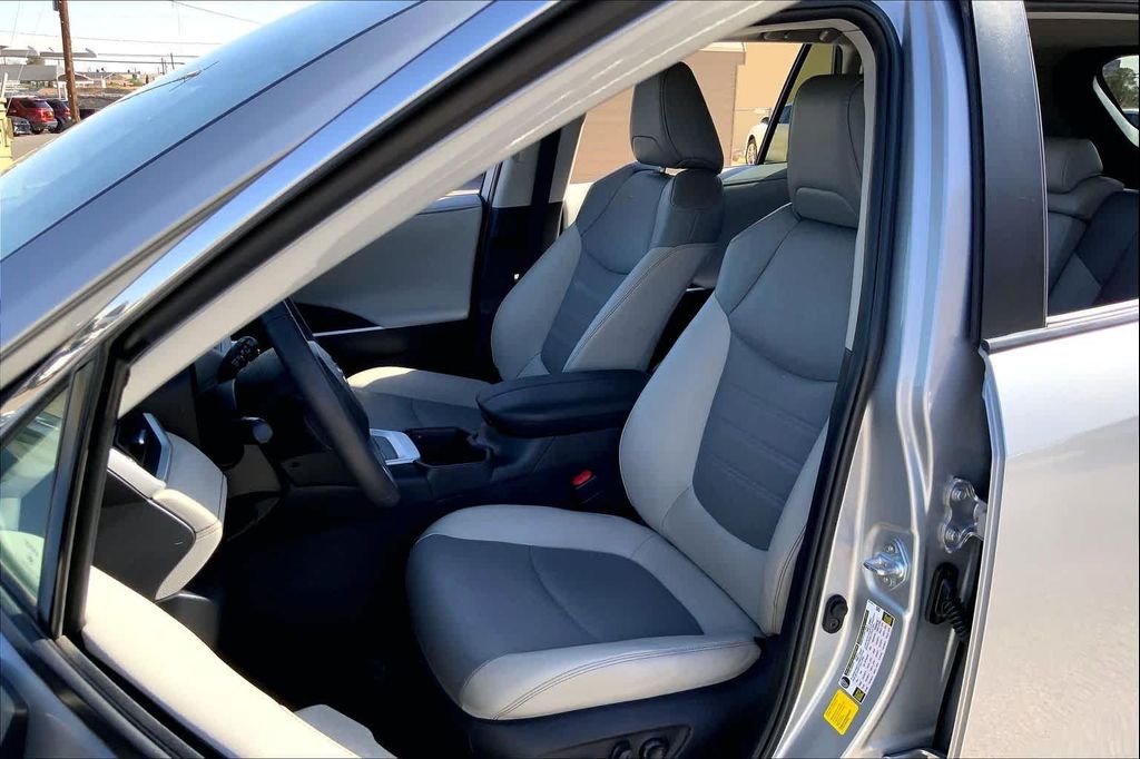 TOYOTA RAV4 - 8