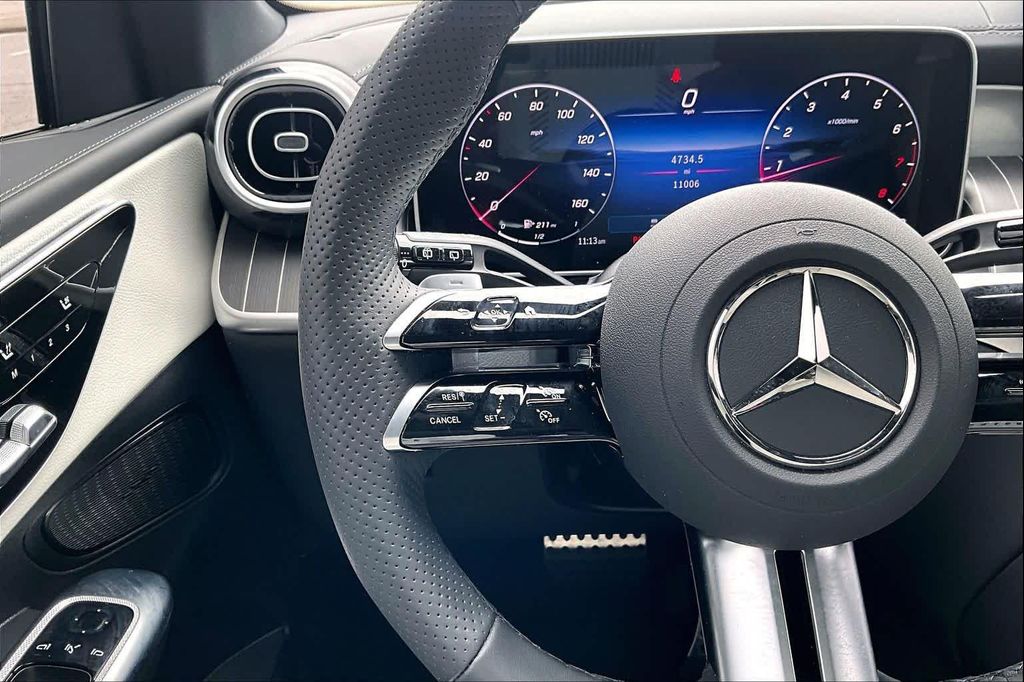 2026 Mercedes-BENZ GLC — миниатюра 24