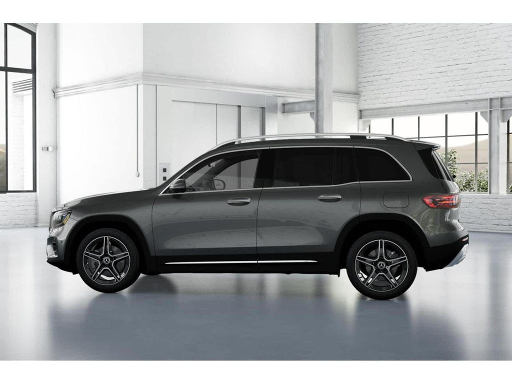2026 Mercedes-BENZ GLB — миниатюра 32