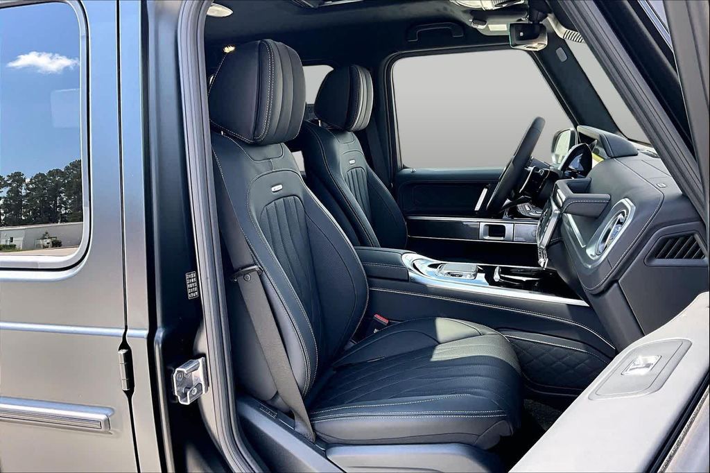 صورة 9 لـ 2026 Mercedes-BENZ AMG G 63