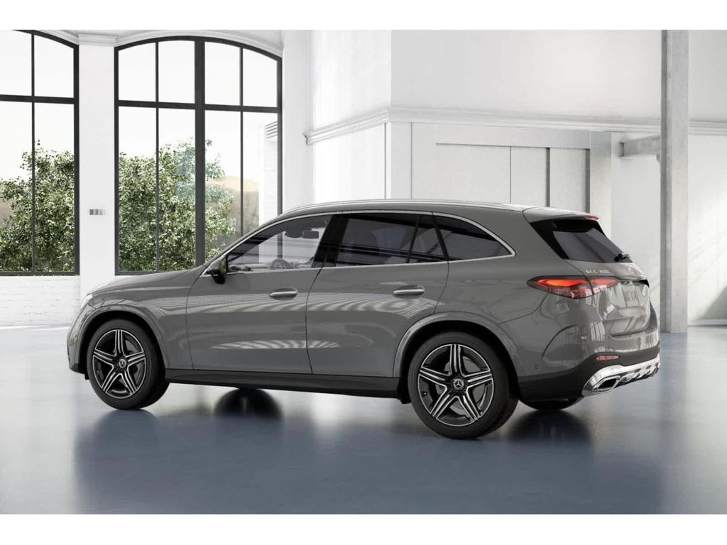 2025 Mercedes-BENZ GLC — миниатюра 30