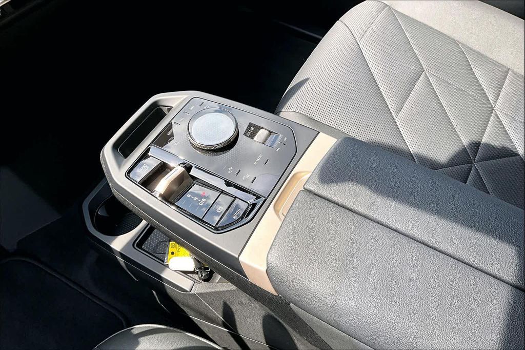 صورة مصغرة 16 لـ 2024 BMW IX XDRIVE50