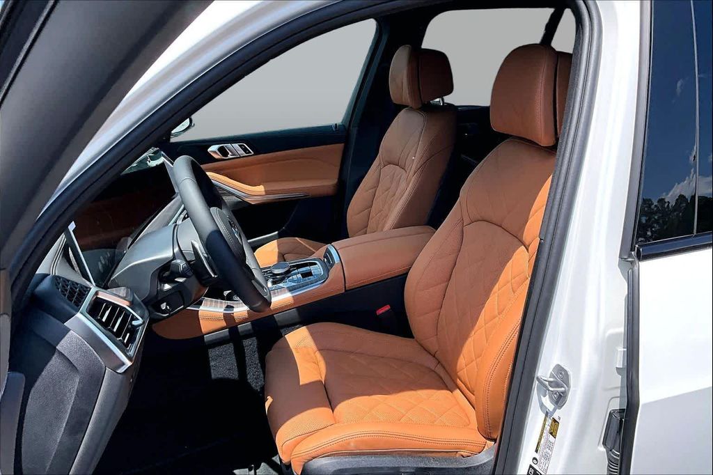 صورة 9 لـ 2026 BMW X5 XDRIVE40I