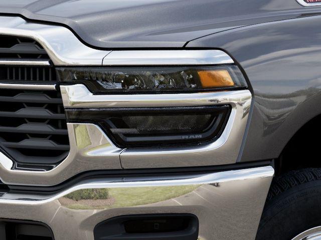 2026 RAM 3500 TRADESMAN CREW CAB 4X4 8' BOX — фото 10