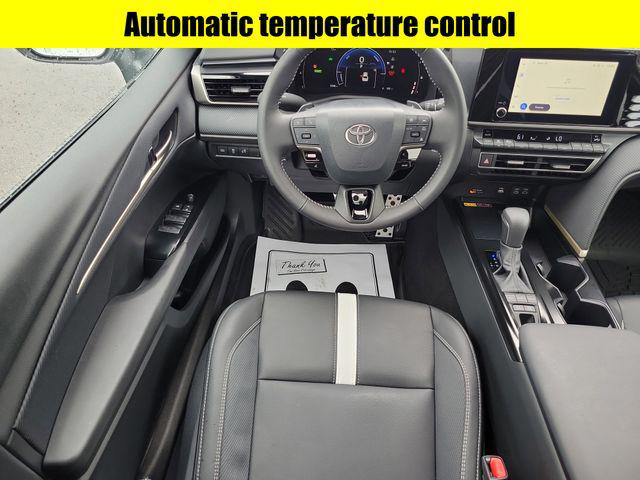 2026 TOYOTA CAMRY SE photo 9
