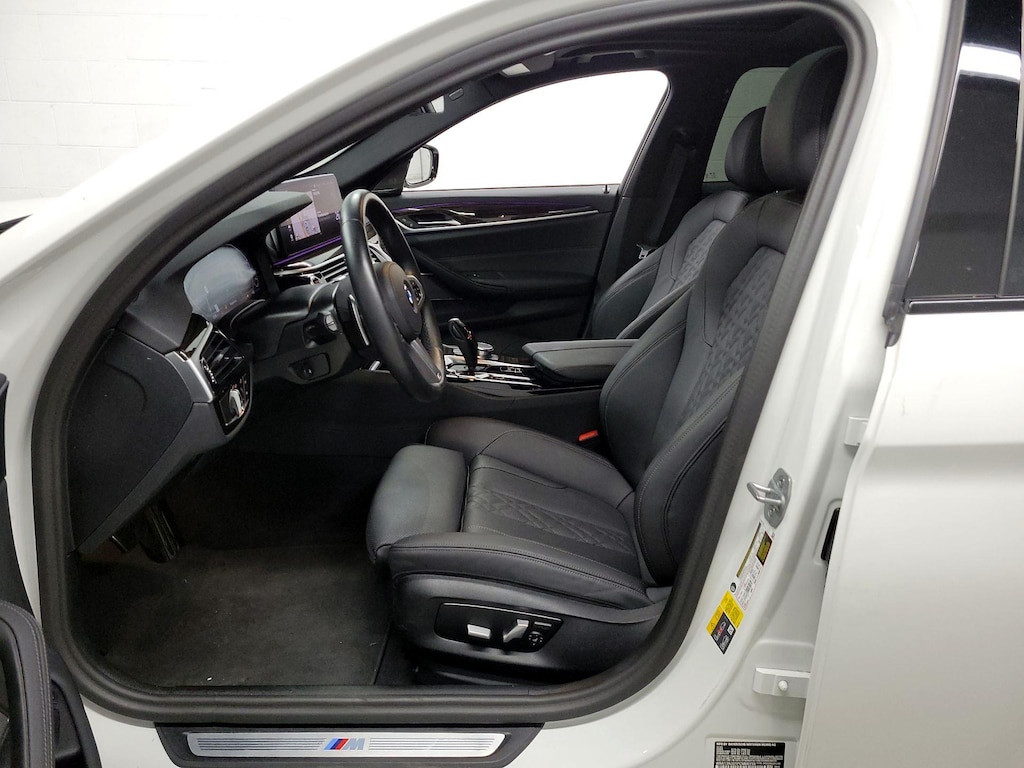 صورة مصغرة 14 لـ 2023 BMW 530E