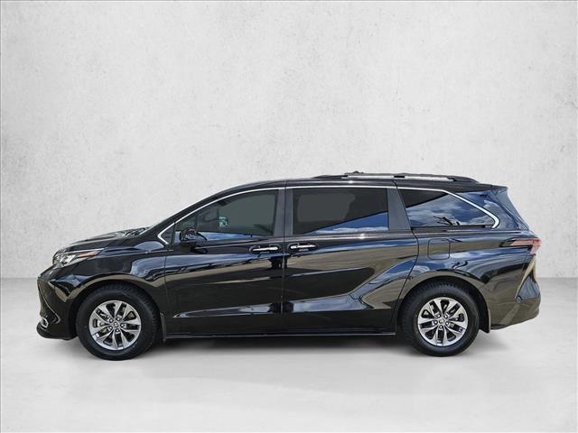 2024 TOYOTA SIENNA XLE photo 8