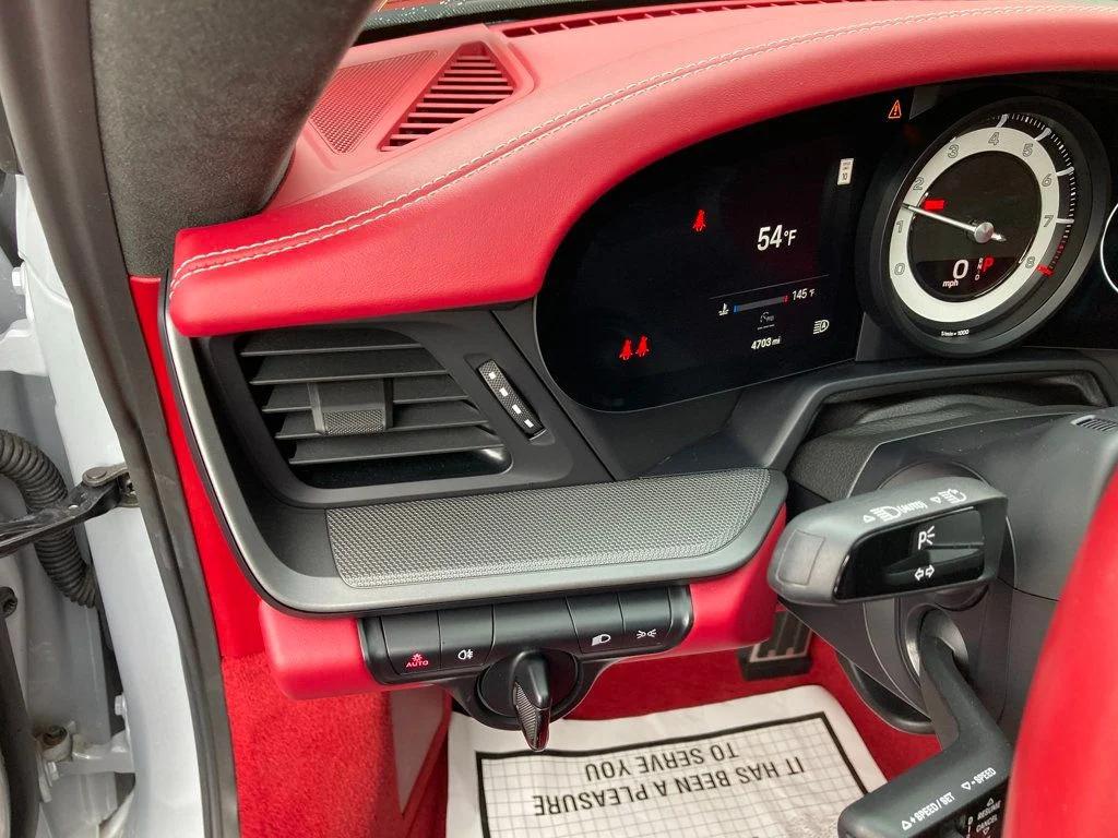 2024 Porsche 911 CARRERA photo 9