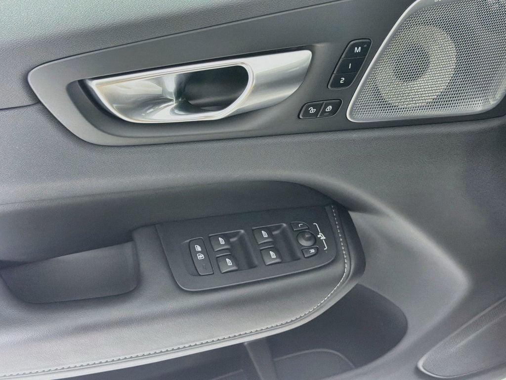 صورة 18 لـ 2023 Volvo XC60 B5 ULTIMATE BRIGHT THEME