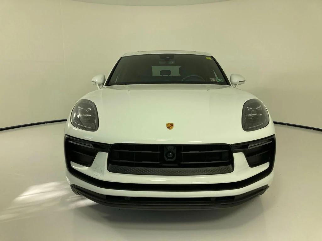 2022 Porsche MACAN thumbnail 26