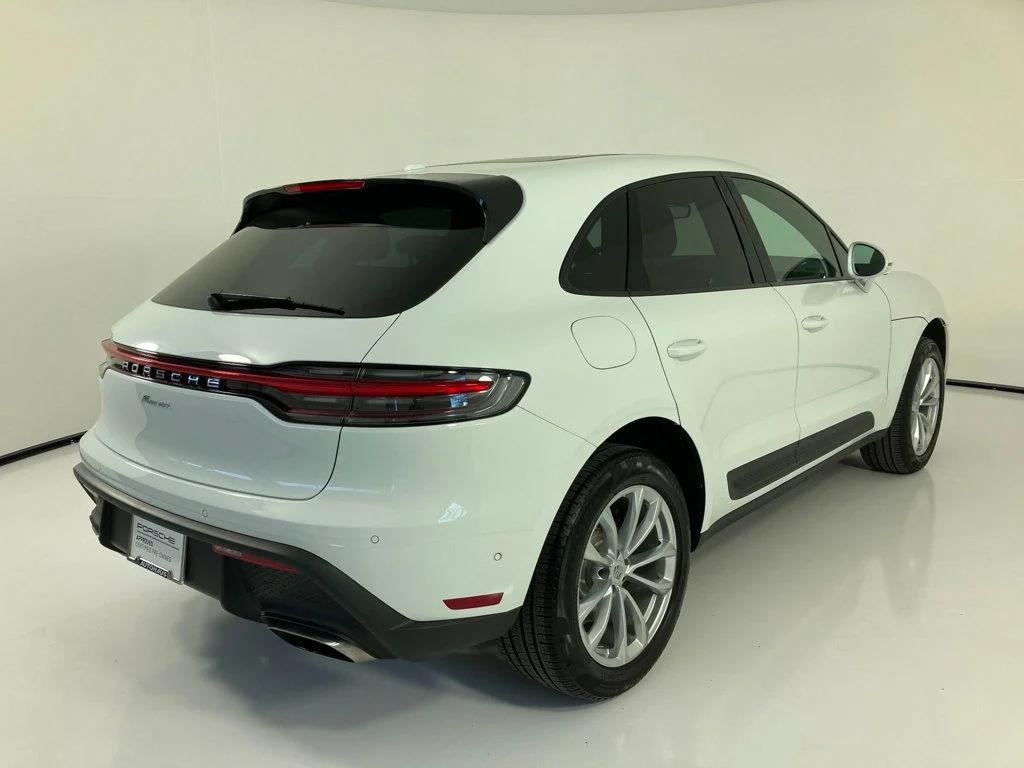 2022 Porsche MACAN thumbnail 24