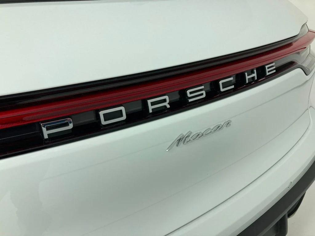 2022 Porsche MACAN thumbnail 35