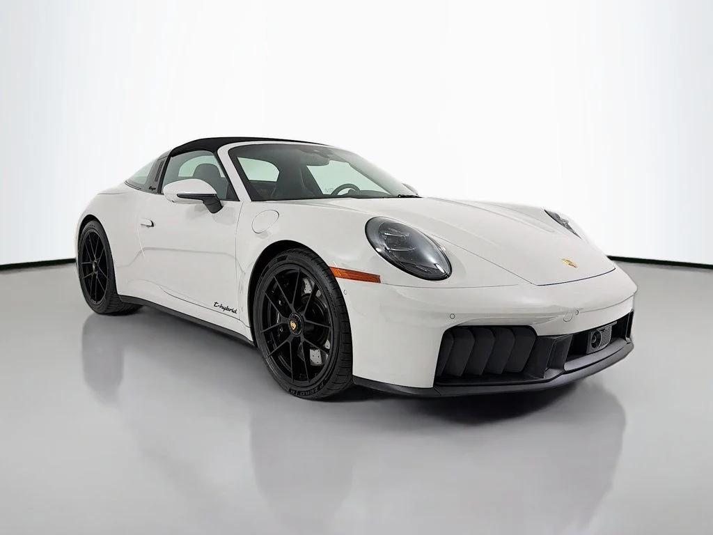صورة 7 لـ 2026 Porsche 911 TARGA 4 GTS