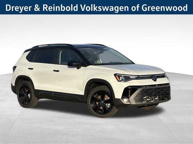 New 2026 Volkswagen Taos 1.5T SE Black