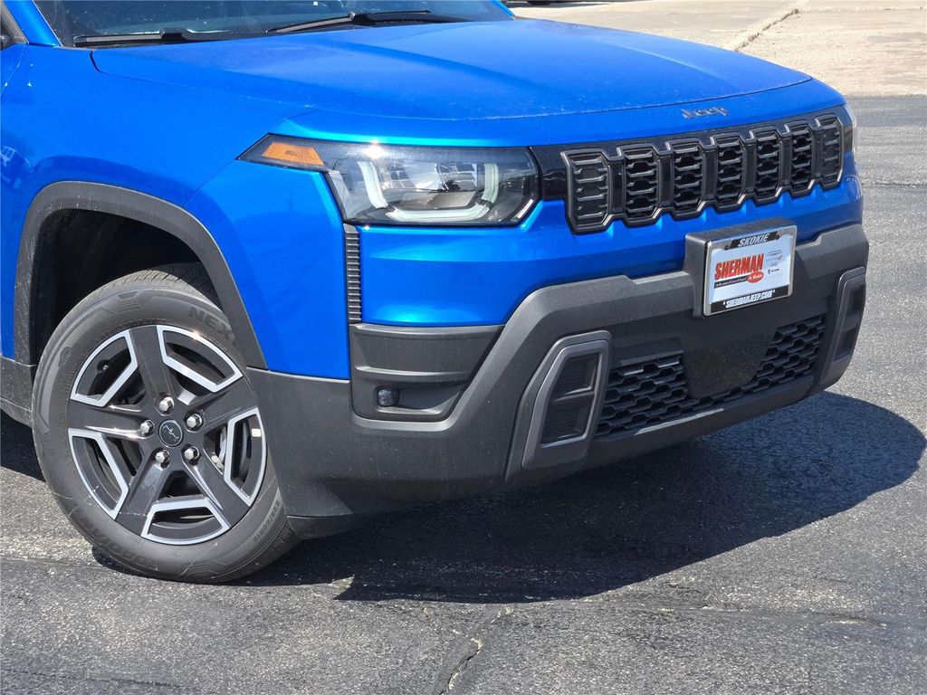 New 2026 Jeep Cherokee Laredo 4x4