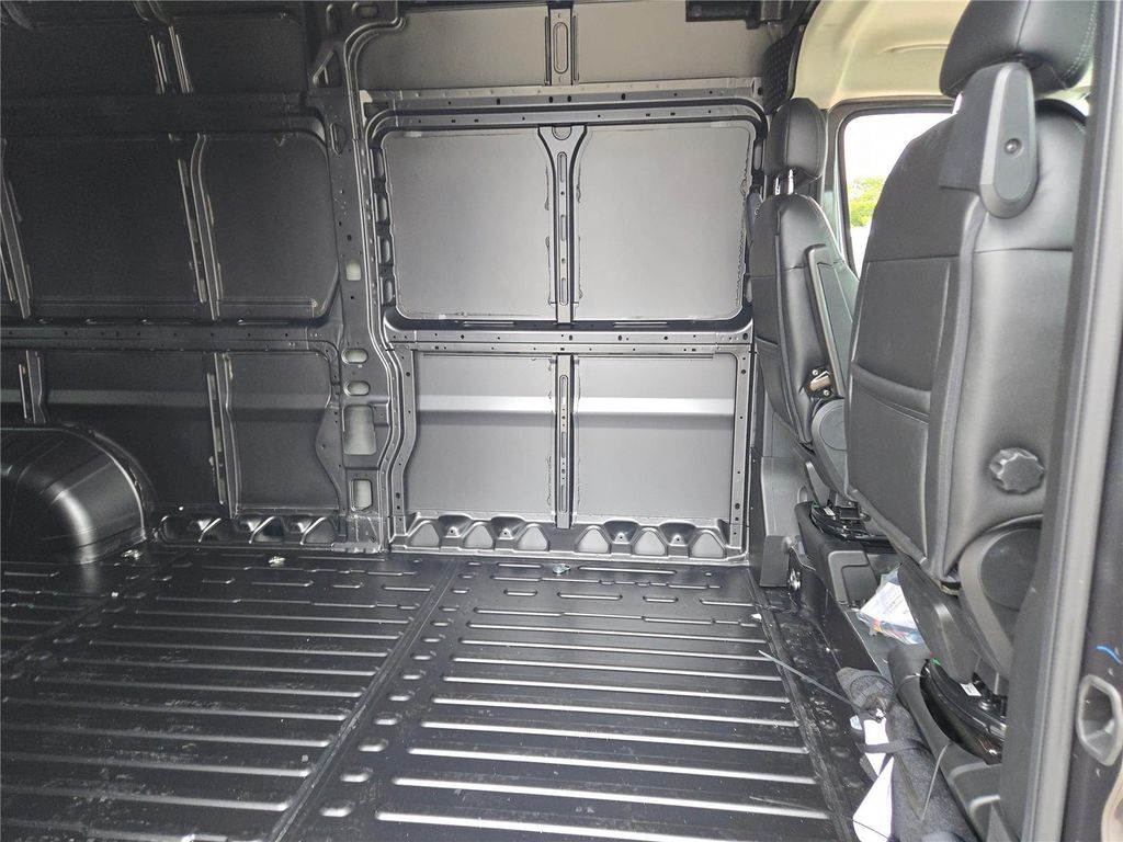 صورة 9 لـ 2026 RAM PROMASTER 3500 HIGH ROOF