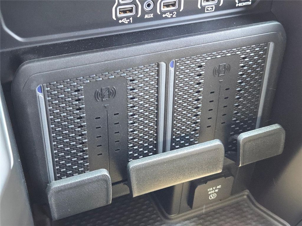 صورة 9 لـ 2025 RAM 3500 LIMITED CREW CAB 4X4 6'4' BOX