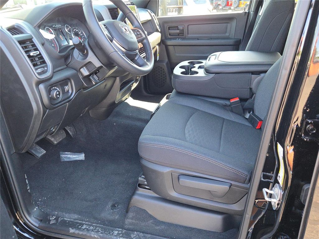 صورة مصغرة 26 لـ 2026 RAM 3500 TRADESMAN CREW CAB 4X4 8' BOX