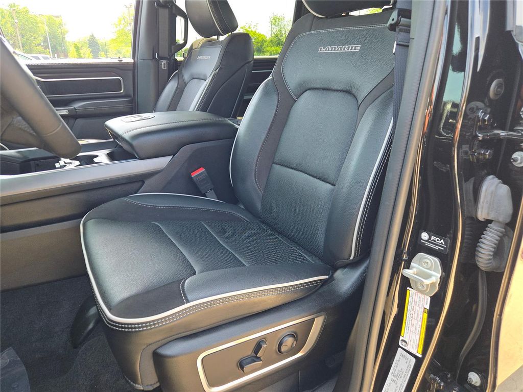 صورة مصغرة 26 لـ 2025 RAM 1500 LARAMIE