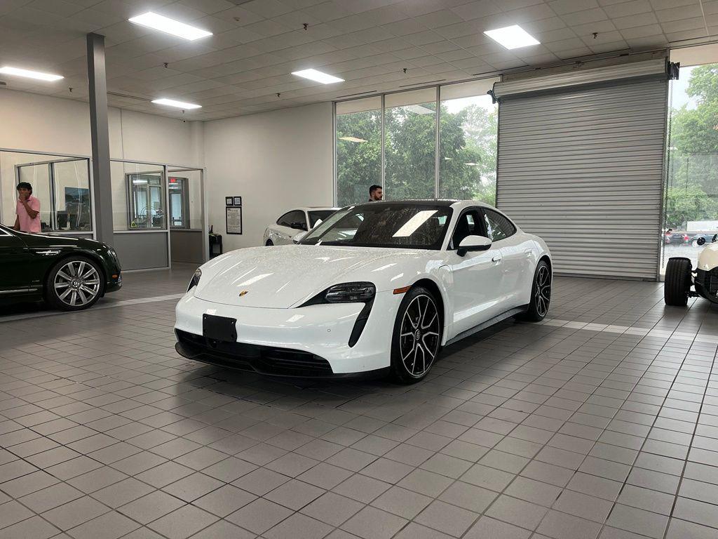 صورة 3 لـ 2022 Porsche TAYCAN BASE