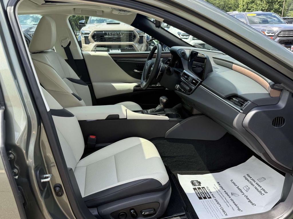 صورة مصغرة 16 لـ 2025 Lexus ES 350 PREMIUM