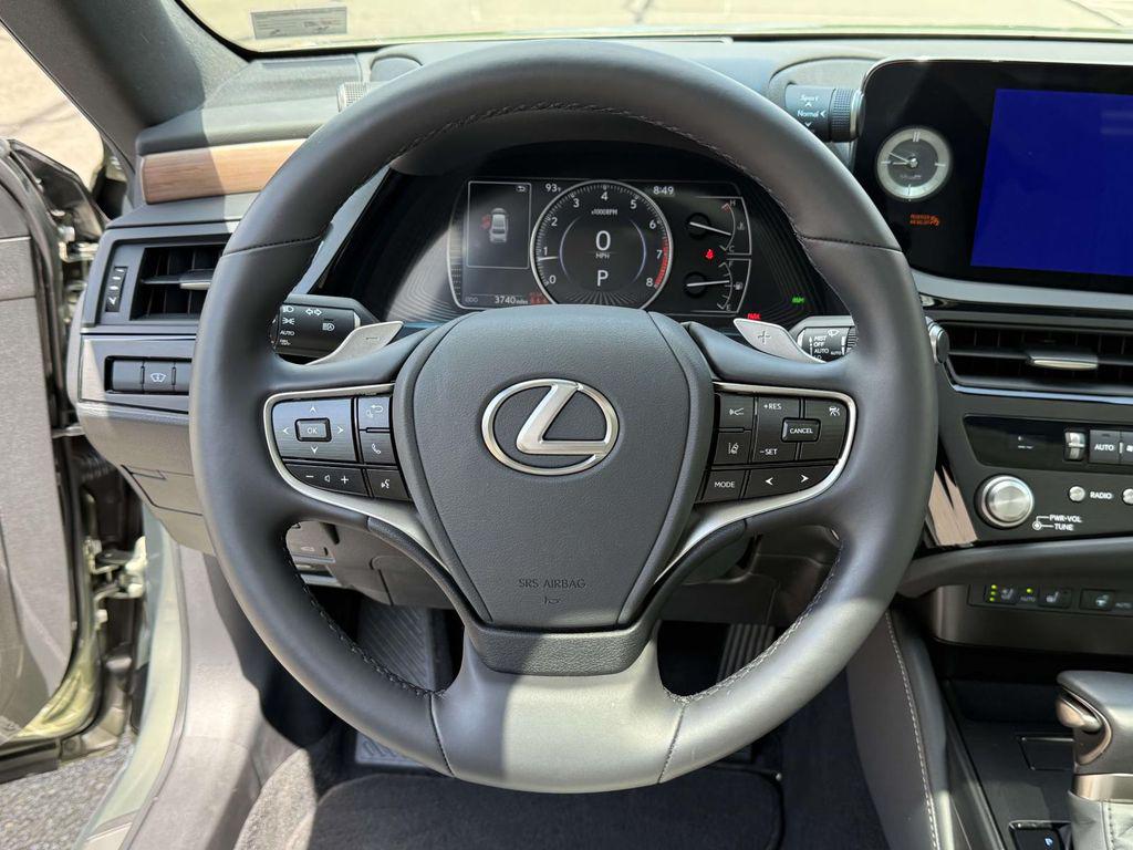 صورة مصغرة 18 لـ 2025 Lexus ES 350 PREMIUM