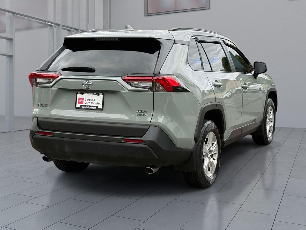 2020 Toyota RAV4 XLE photo 8