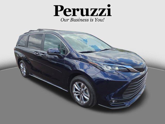 TOYOTA SIENNA - 1