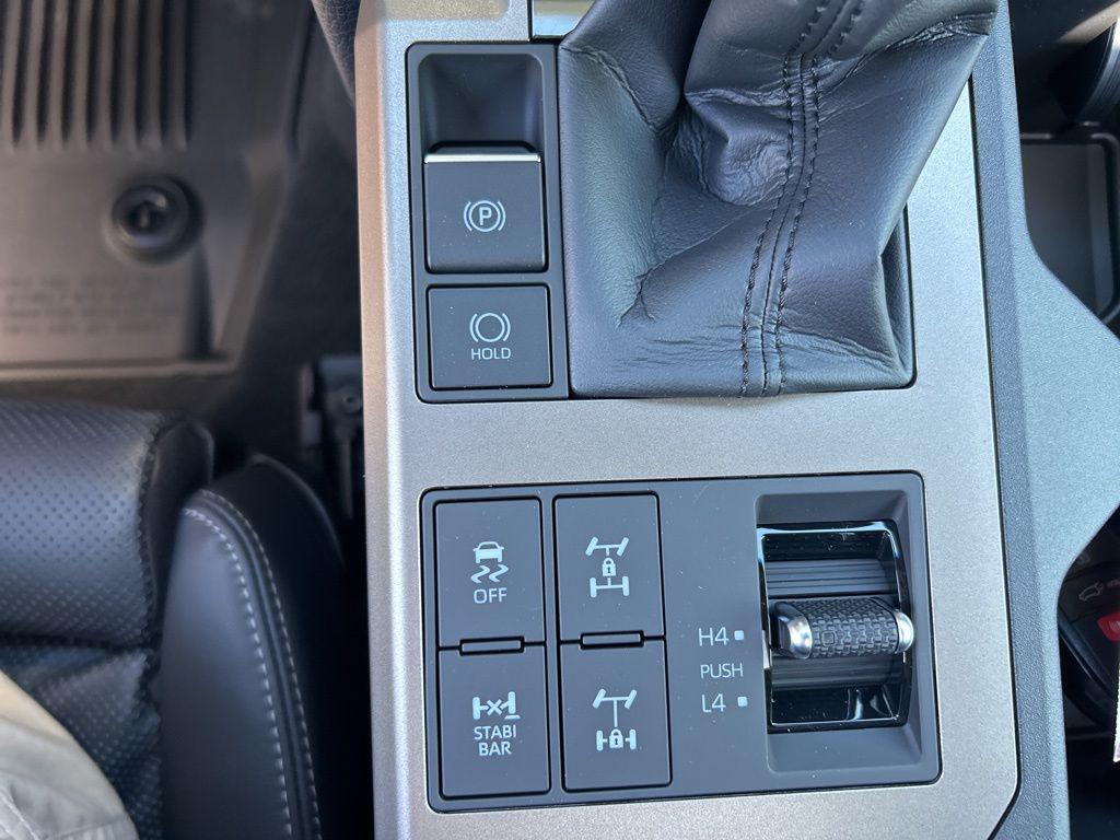 TOYOTA LAND CRUISER - 9