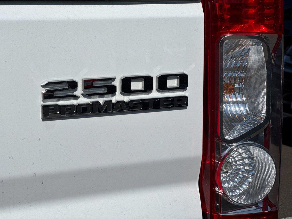 2025 RAM PROMASTER 2500 TRADESMAN — миниатюра 26