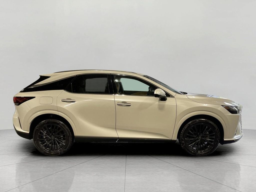 صورة 8 لـ 2026 Lexus RX 450H+ BASE