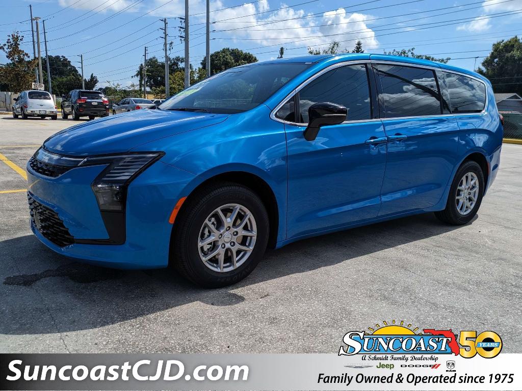 New 2027 Chrysler Pacifica SELECT