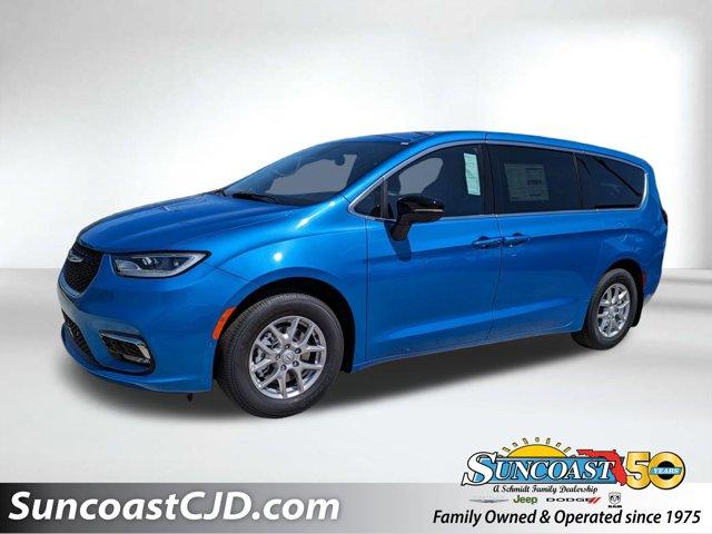 New 2026 Chrysler Pacifica Select