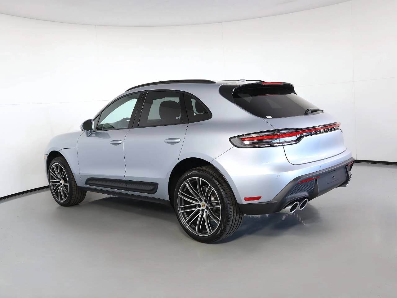 2026 Porsche MACAN photo 3